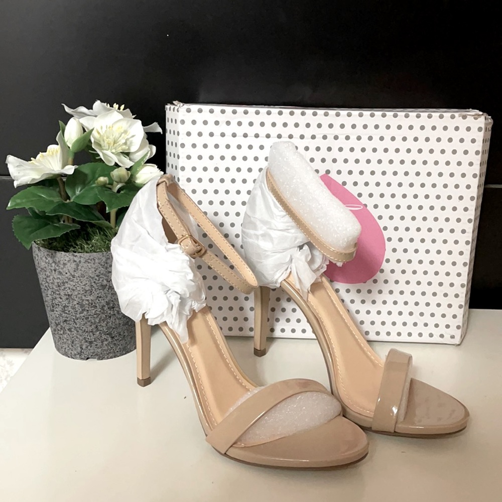 NWT nude heels